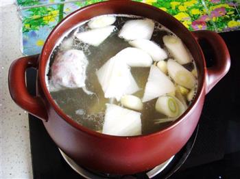 坤博砂锅炖香菇排骨汤的做法图解7