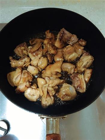 私房土豆香菇炖鸡的做法步骤2