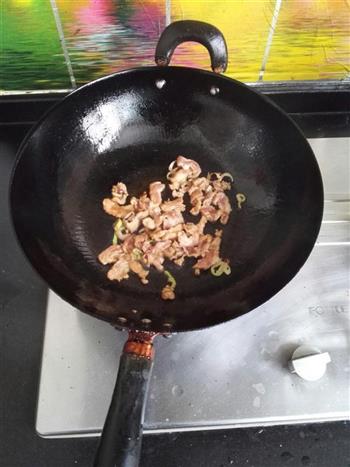 口蘑蒜苔炒肉的做法步骤6