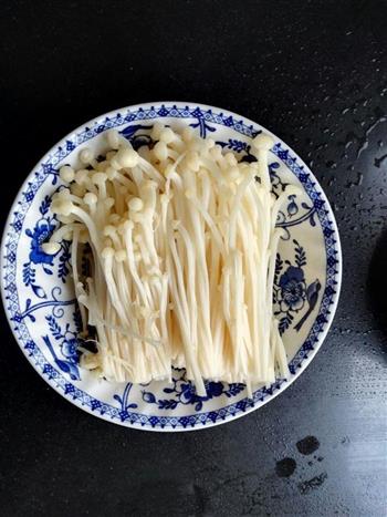 砂锅白菜金针菇粉丝的做法图解2