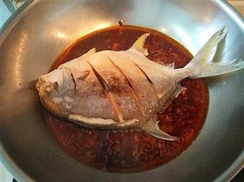 酱烧金鲳鱼的做法步骤8