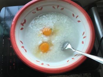 香菜鸡蛋粥的做法步骤3