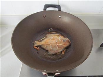 红烧鲳鱼的做法步骤5