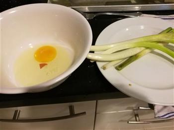 葱花鸡蛋软煎饼的做法步骤1