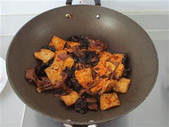 豆腐菌菇炒肉片的做法步骤5