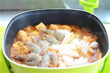 辣白菜海鲜锅的做法步骤6