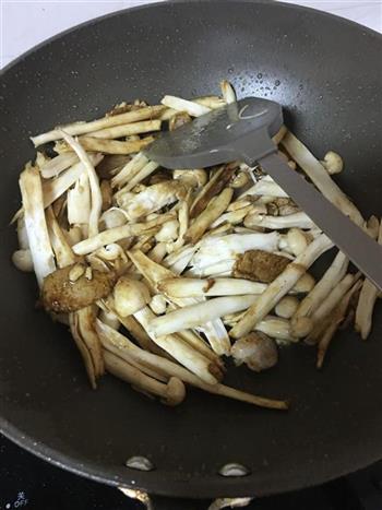 蘑菇小炒肉的做法步骤3