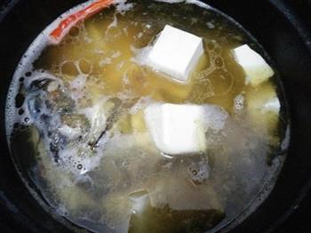 电饭煲豆腐鱼头汤的做法步骤2