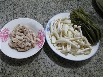 雪菜五花肉炒白玉菇的做法步骤1