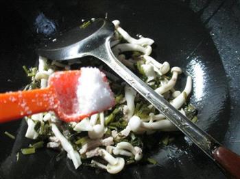 雪菜五花肉炒白玉菇的做法步骤5
