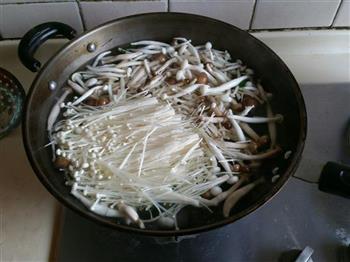 辣白菜火锅的做法步骤4