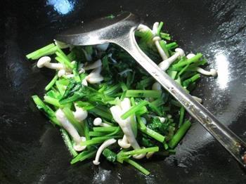 白玉菇炒芹菜的做法步骤7