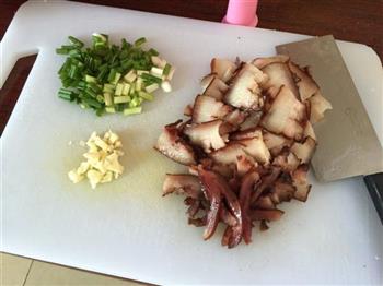 菜豆炒熏肉的做法步骤2