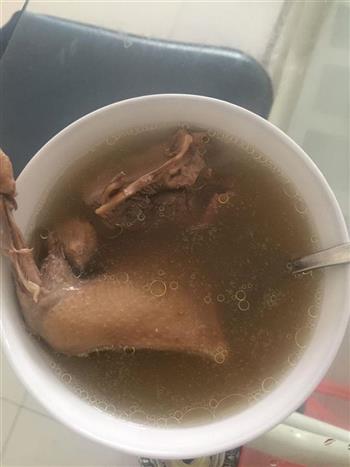 土茯苓煲乳鸽汤的做法图解3