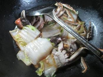 大闸蟹烧白菜的做法步骤10