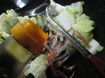 大闸蟹烧白菜的做法图解7