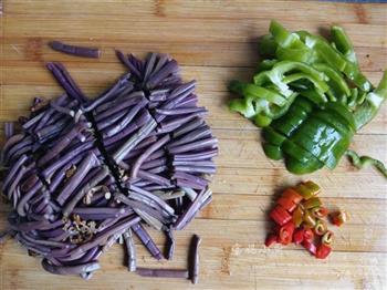 肉丝炒蕨菜的做法步骤2