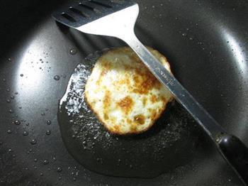 油面筋烧荷叶蛋的做法步骤2