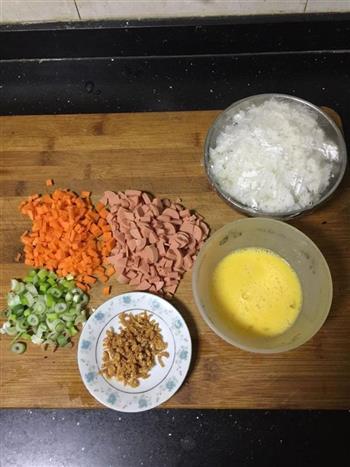 海米火腿蛋炒饭的做法步骤1