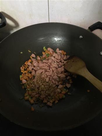 海米火腿蛋炒饭的做法步骤5