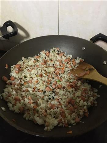 海米火腿蛋炒饭的做法步骤7