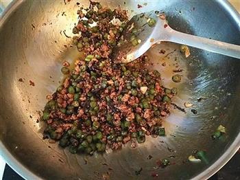 橄榄菜肉末四季豆拌面的做法图解6