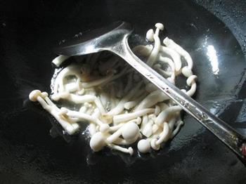 榨菜丝香干炒白玉菇的做法步骤3