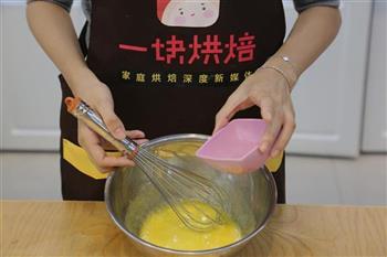 北海道戚风蛋糕的做法步骤4