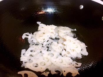 清炒河虾藕片的做法步骤4