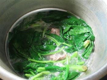 油条菠菜排骨汤的做法步骤7