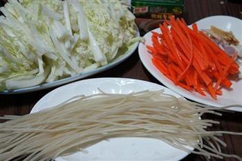 松茸白菜炖粉条的做法步骤3