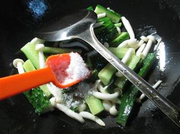 白玉菇炒青瓜的做法步骤9