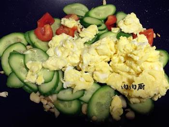 黄瓜红椒炒鸡蛋的做法步骤15