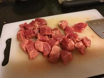 胡萝卜烧牛肉的做法步骤2