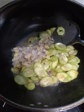 丝瓜炒蛤蜊肉的做法步骤7