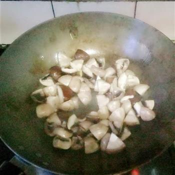 蚝油双菇的做法步骤3
