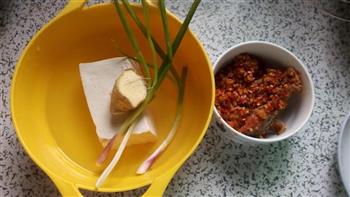 砂剁椒鱼块蒸豆腐的做法步骤1