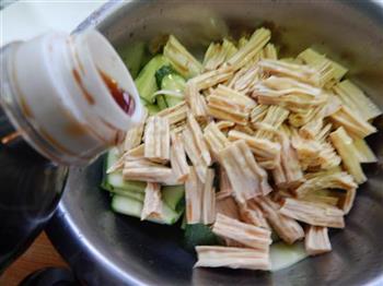 黄瓜凉拌腐竹的做法步骤6