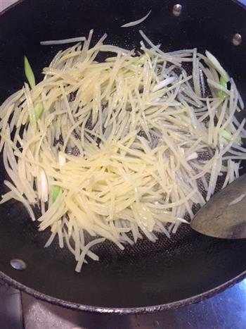 虾仁炒土豆丝的做法步骤1