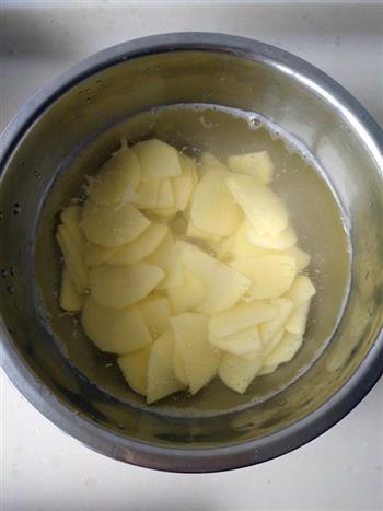 回锅土豆片的做法步骤4