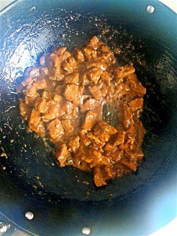 金蒜黑椒牛肉粒的做法步骤10