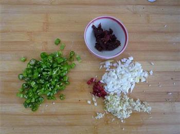 鸡米芽菜的做法步骤2