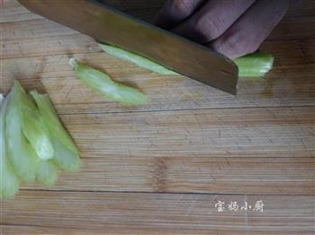 熏干炒芹菜的做法步骤2