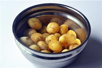 迷迭香烤小土豆的做法步骤5