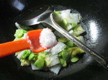 蚕豆炒白菜的做法步骤8