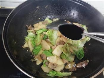 手撕包菜炒土豆的做法步骤9