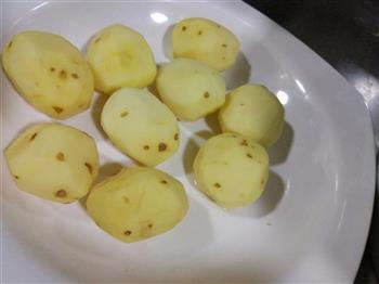 五香腊味小土豆的做法图解2