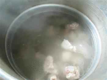 海带白菜排骨汤的做法图解5