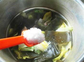 海带白菜排骨汤的做法步骤7