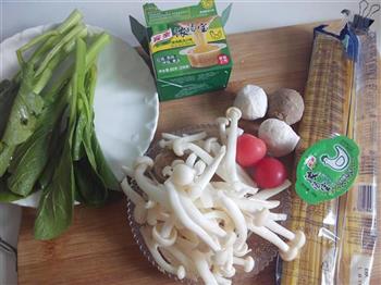 白玉菇高汤意面的做法步骤1